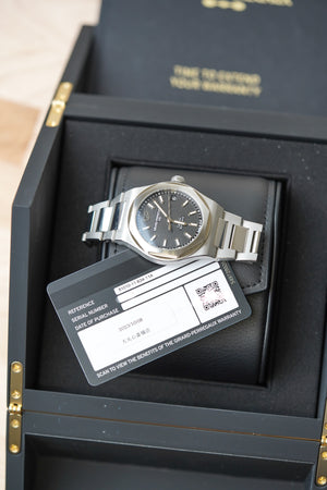 Girard-Perregaux Laureato 42mm Black 81010-11-634-11A
