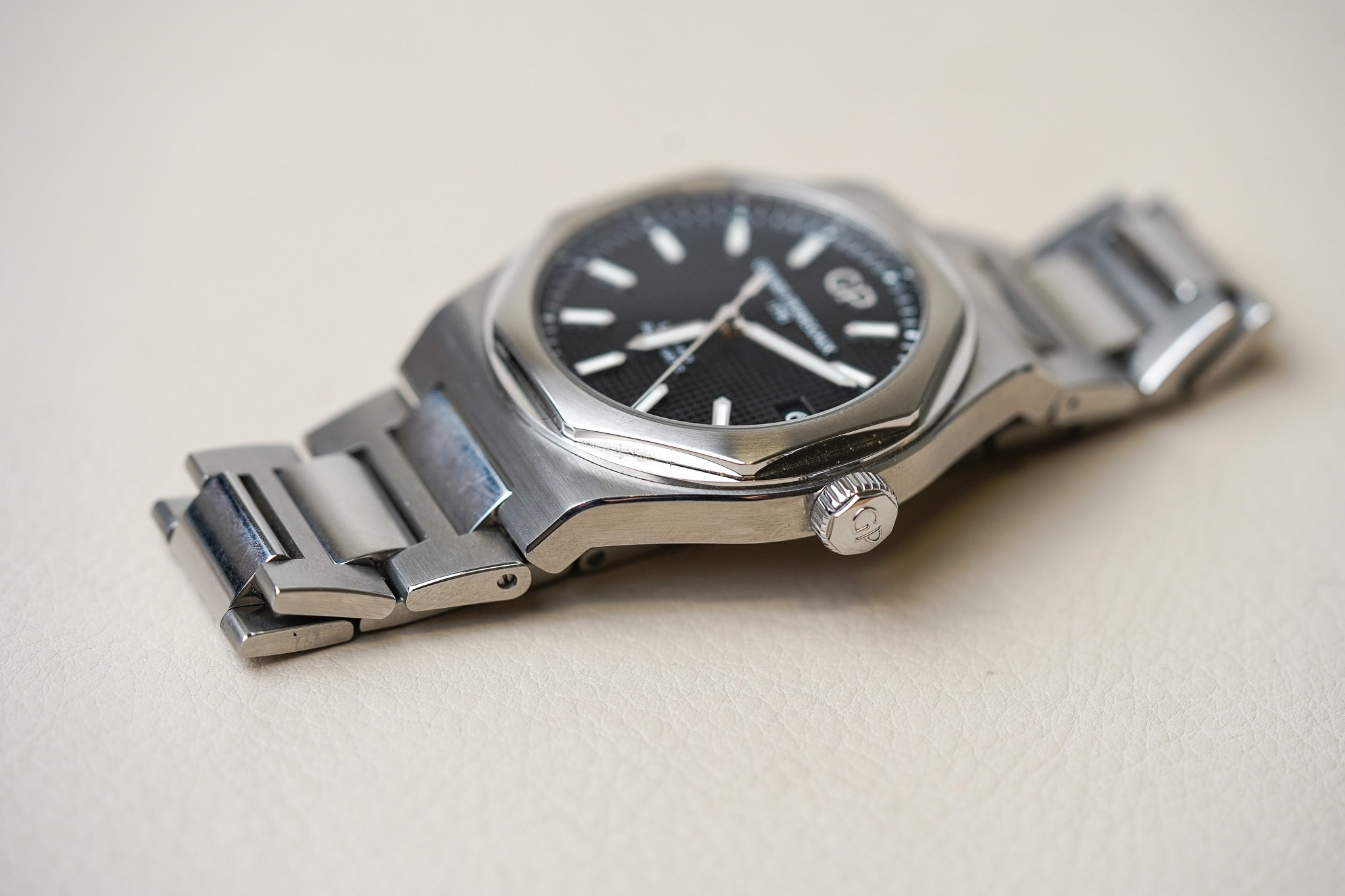 Girard-Perregaux Laureato 42mm Black 81010-11-634-11A