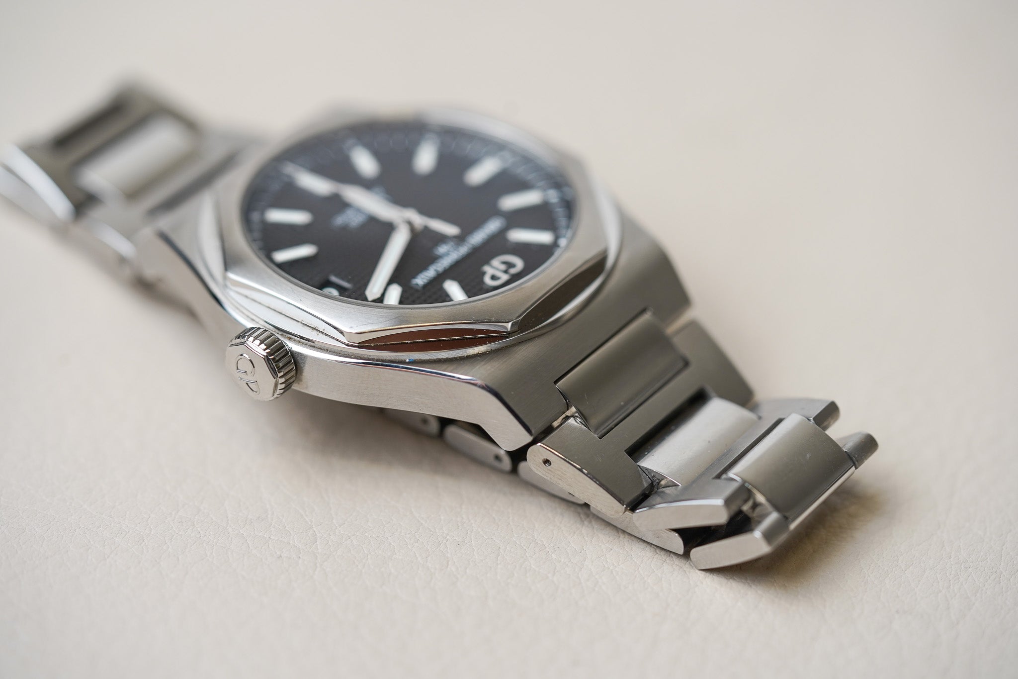Girard-Perregaux Laureato 42mm Black 81010-11-634-11A