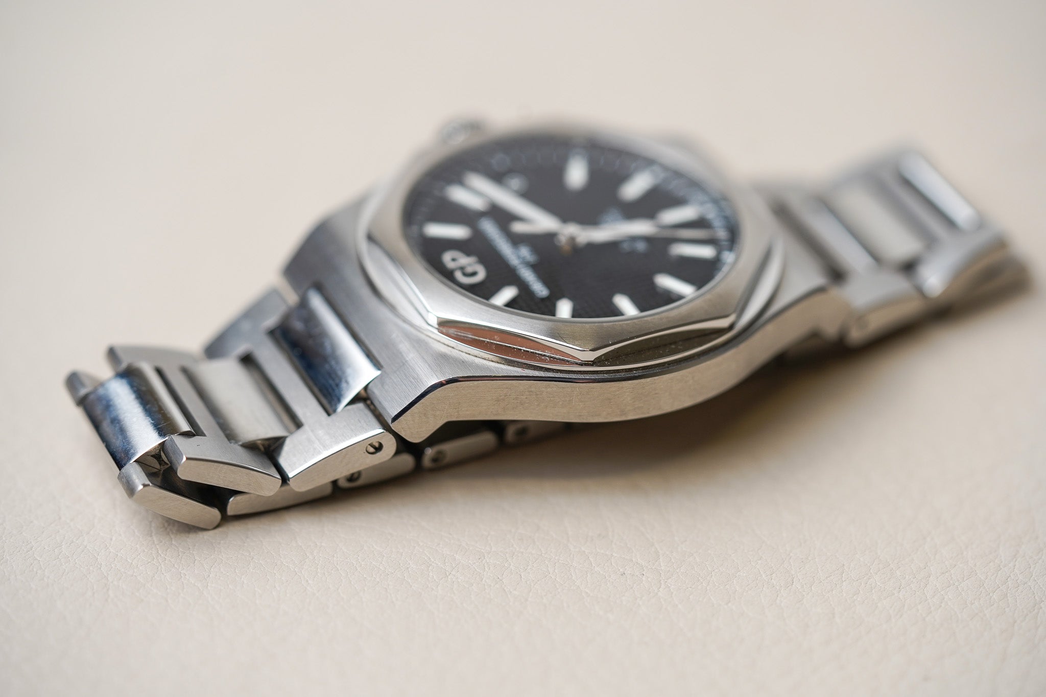Girard-Perregaux Laureato 42mm Black 81010-11-634-11A