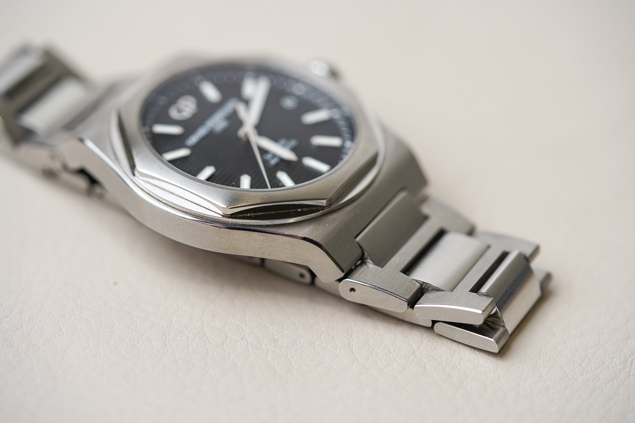 Girard-Perregaux Laureato 42mm Black 81010-11-634-11A