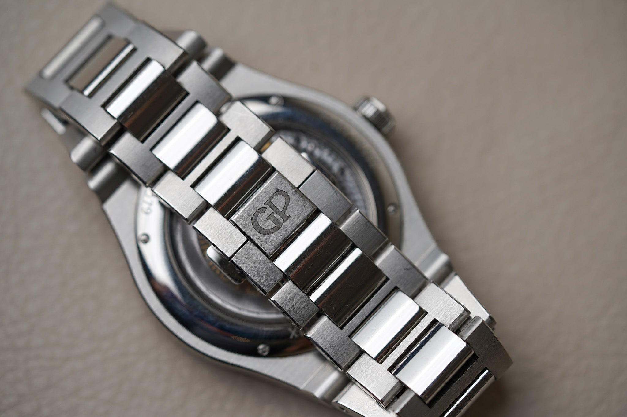 Girard-Perregaux Laureato 42mm Black 81010-11-634-11A