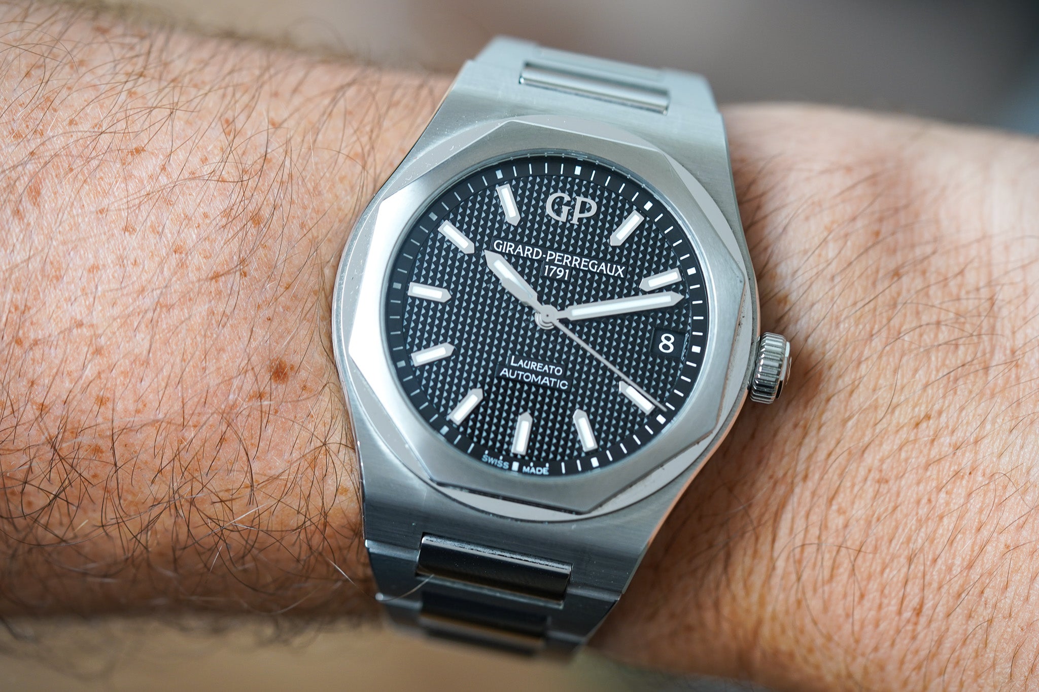 Girard-Perregaux Laureato 42mm Black 81010-11-634-11A