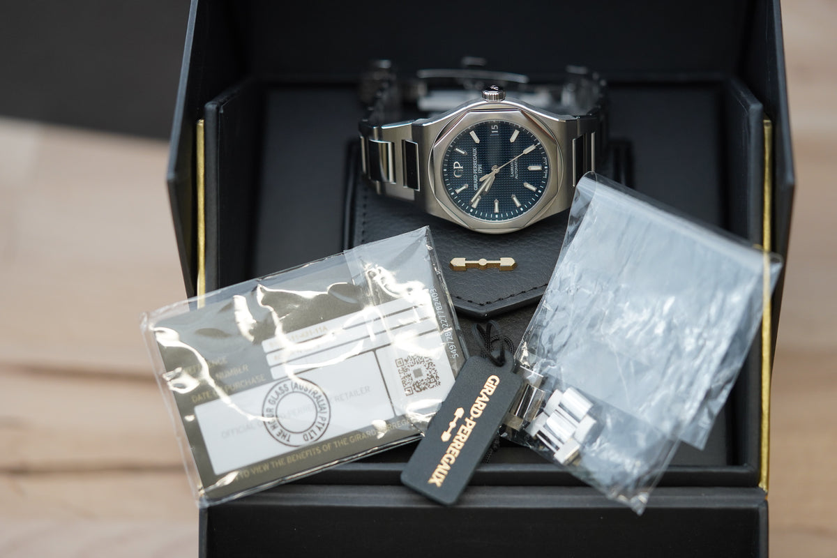 Girard-Perregaux Laureato 42mm Blue 81010-11-431-11A