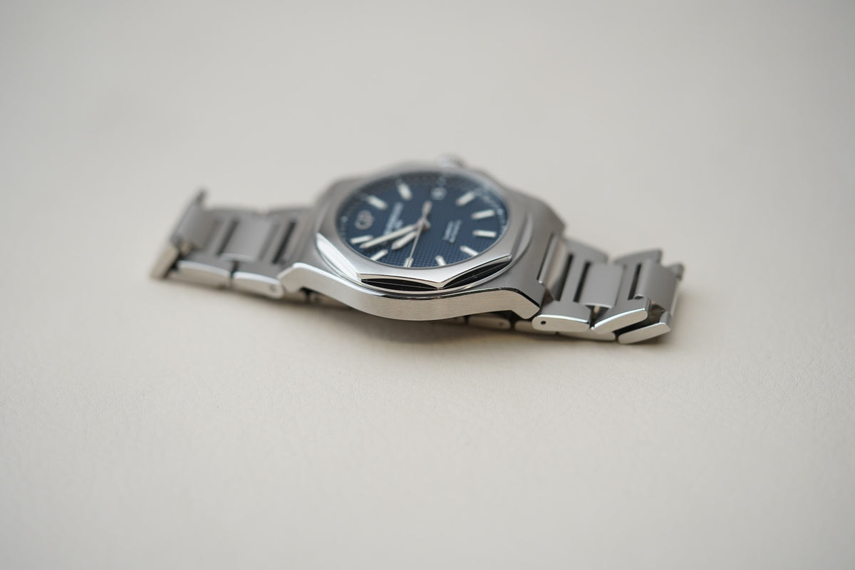 Girard-Perregaux Laureato 42mm Blue 81010-11-431-11A