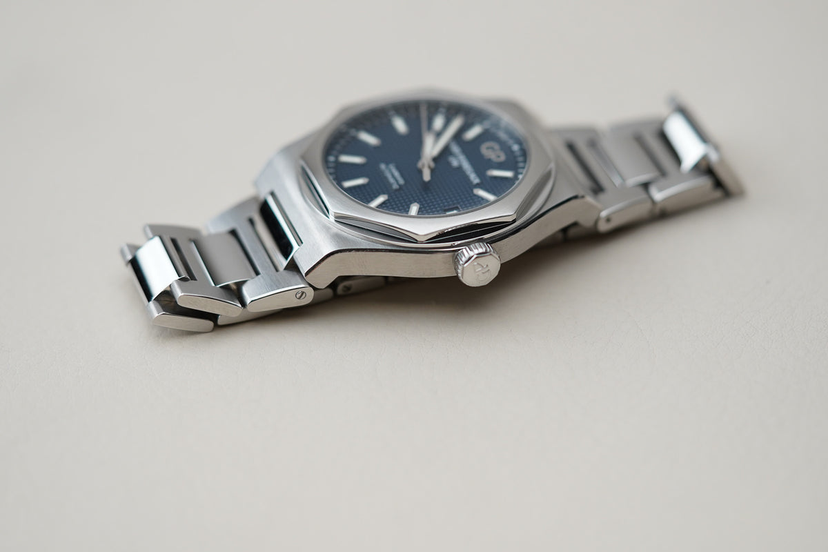 Girard-Perregaux Laureato 42mm Blue 81010-11-431-11A