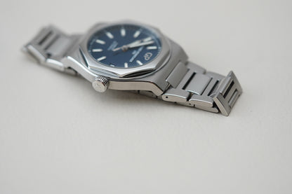 Girard-Perregaux Laureato 42mm Blue 81010-11-431-11A