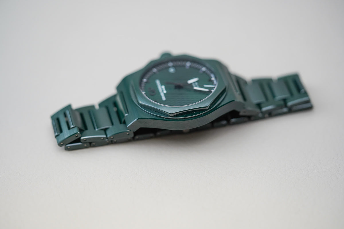 Girard-Perregaux Laureato Green Ceramic 42 Aston Martin Edition 8101-32-3081-1CX