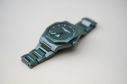 Girard-Perregaux Laureato Green Ceramic 42 Aston Martin Edition 8101-32-3081-1CX