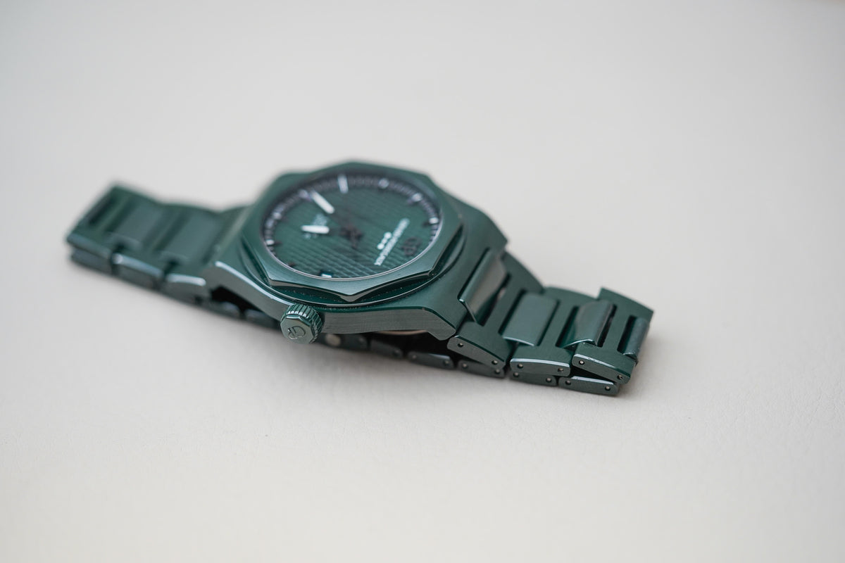 Girard-Perregaux Laureato Green Ceramic 42 Aston Martin Edition 8101-32-3081-1CX