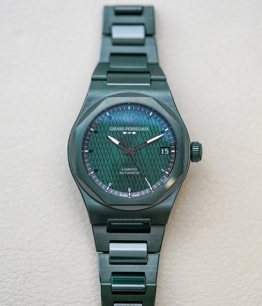 Girard-Perregaux Laureato Green Ceramic 42 Aston Martin Edition 8101-32-3081-1CX