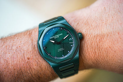 Girard-Perregaux Laureato Green Ceramic 42 Aston Martin Edition 8101-32-3081-1CX