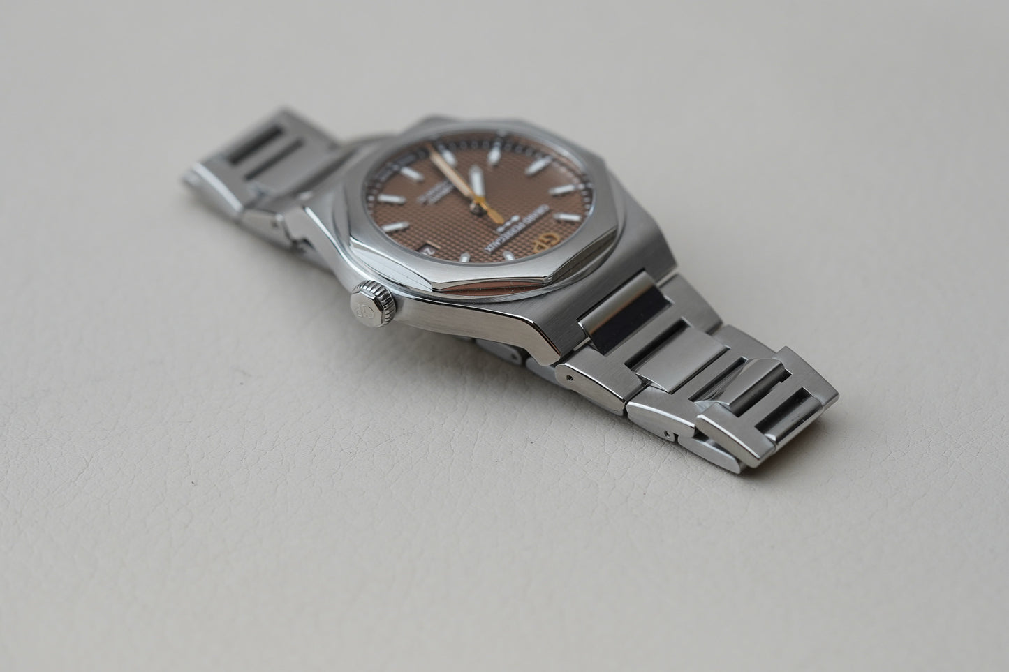 Girard Perregaux Laureato 38mm Copper 81005-11-3154-1CM