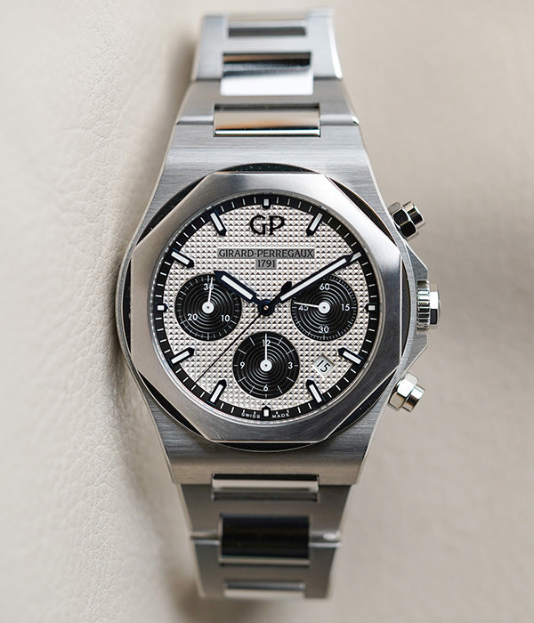 Girard Perregaux Laureato Chronograph 42mm 81020-11-131-11A Panda