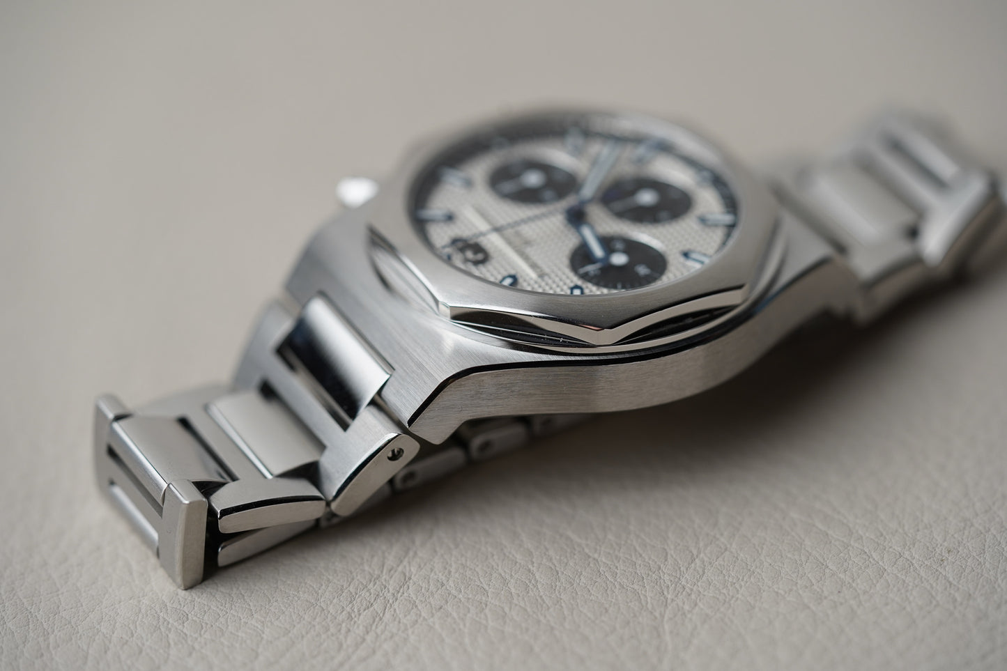 Girard Perregaux Laureato Chronograph 42mm 81020-11-131-11A Panda