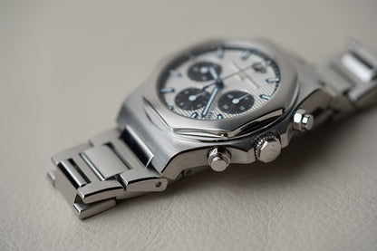 Girard Perregaux Laureato Chronograph 42mm 81020-11-131-11A Panda