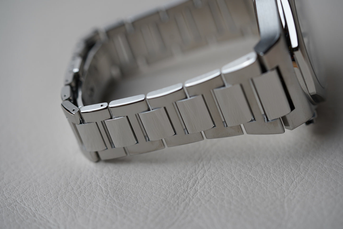 Girard Perregaux Laureato Chronograph 42mm 81020-11-131-11A Panda