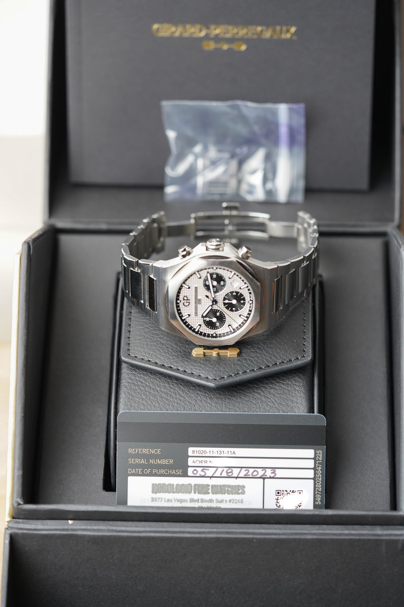 Girard Perregaux Laureato Chronograph 42mm 81020-11-131-11A Panda