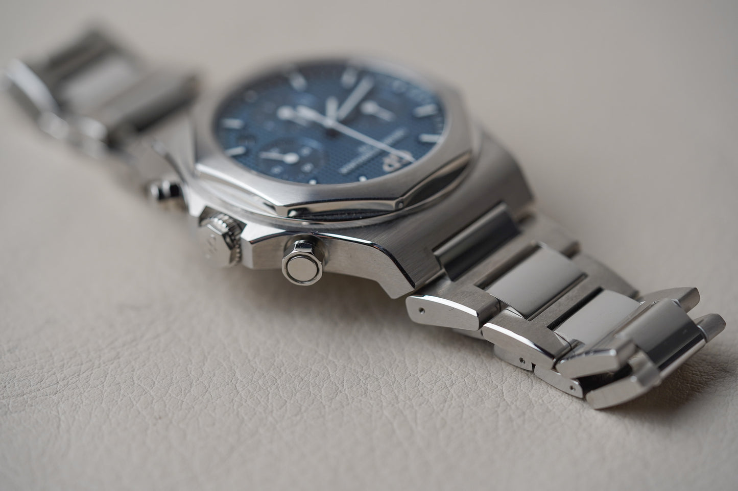 Girard Perregaux Laureato Chronograph 42mm 81020-11-431-11A