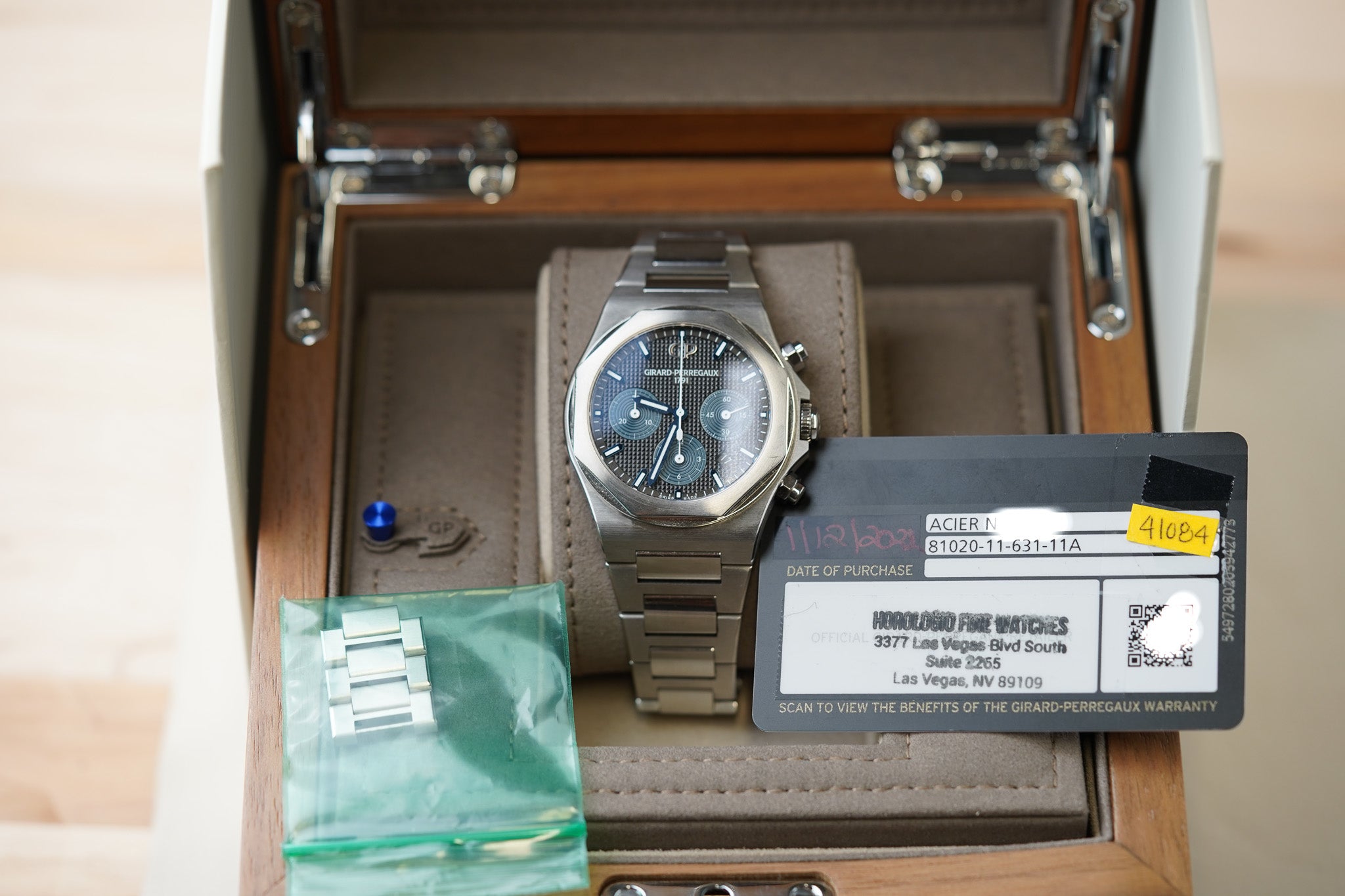 Girard Perregaux Laureato Chronograph 42mm 81020-11-631-11A