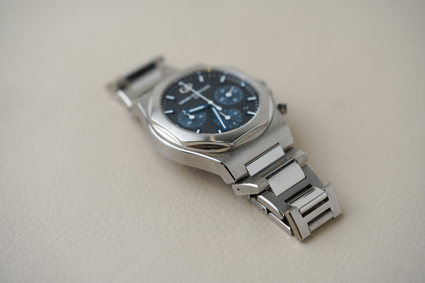 Girard Perregaux Laureato Chronograph 42mm 81020-11-631-11A