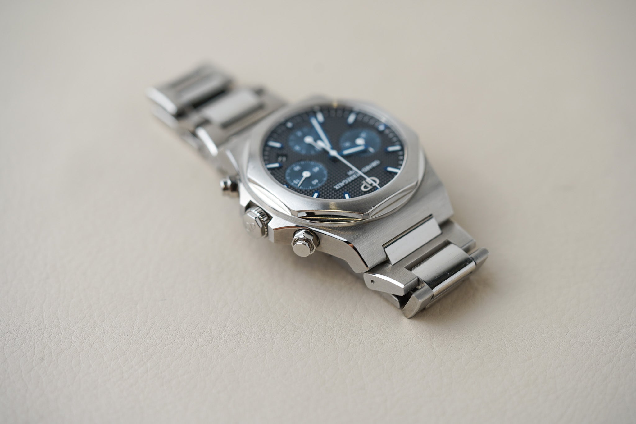 Girard Perregaux Laureato Chronograph 42mm 81020-11-631-11A