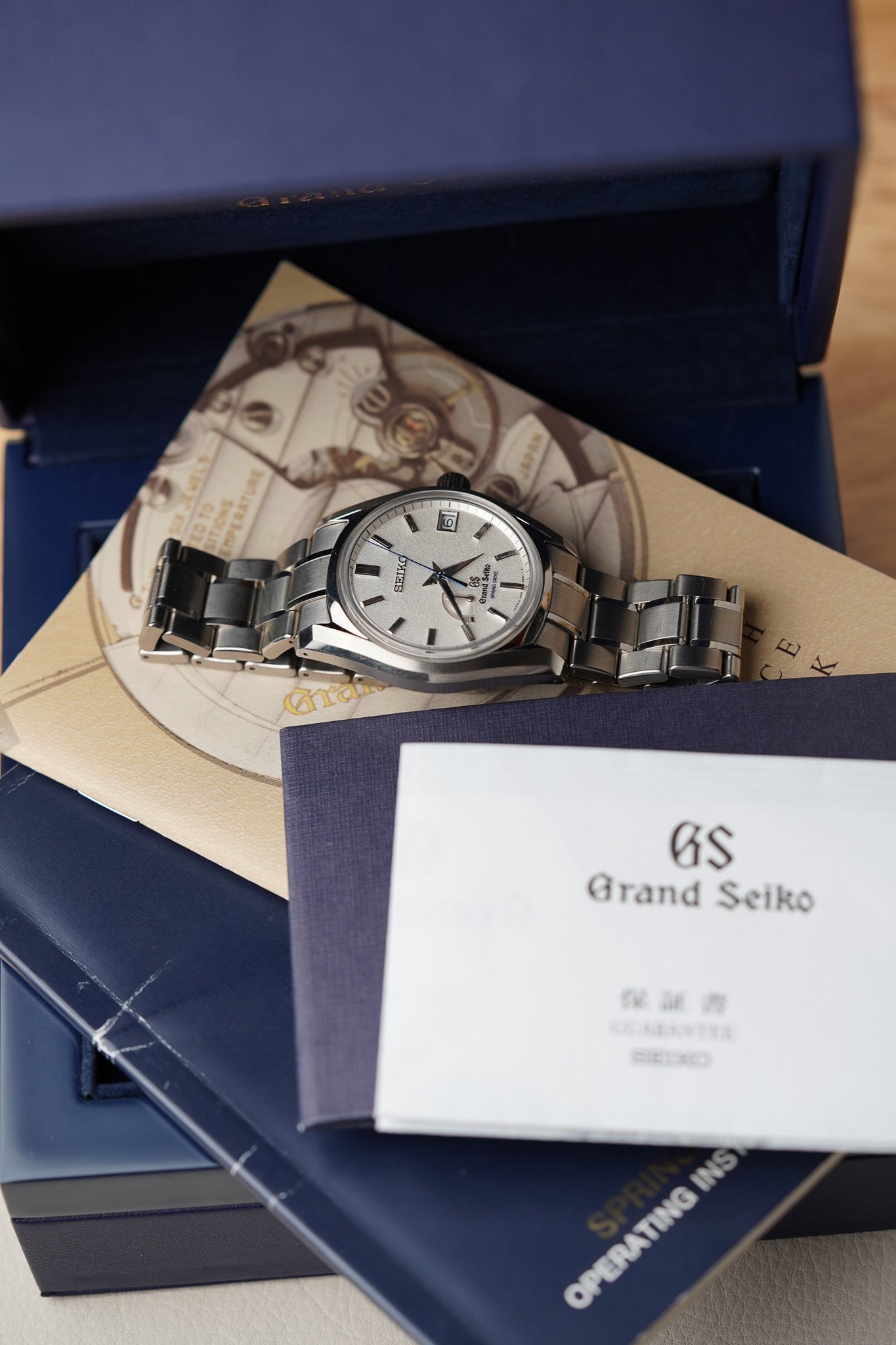 Grand Seiko ギフト箱 ホワイト Grand Seiko SBGA125 'Blizzard' – Belmont Watches