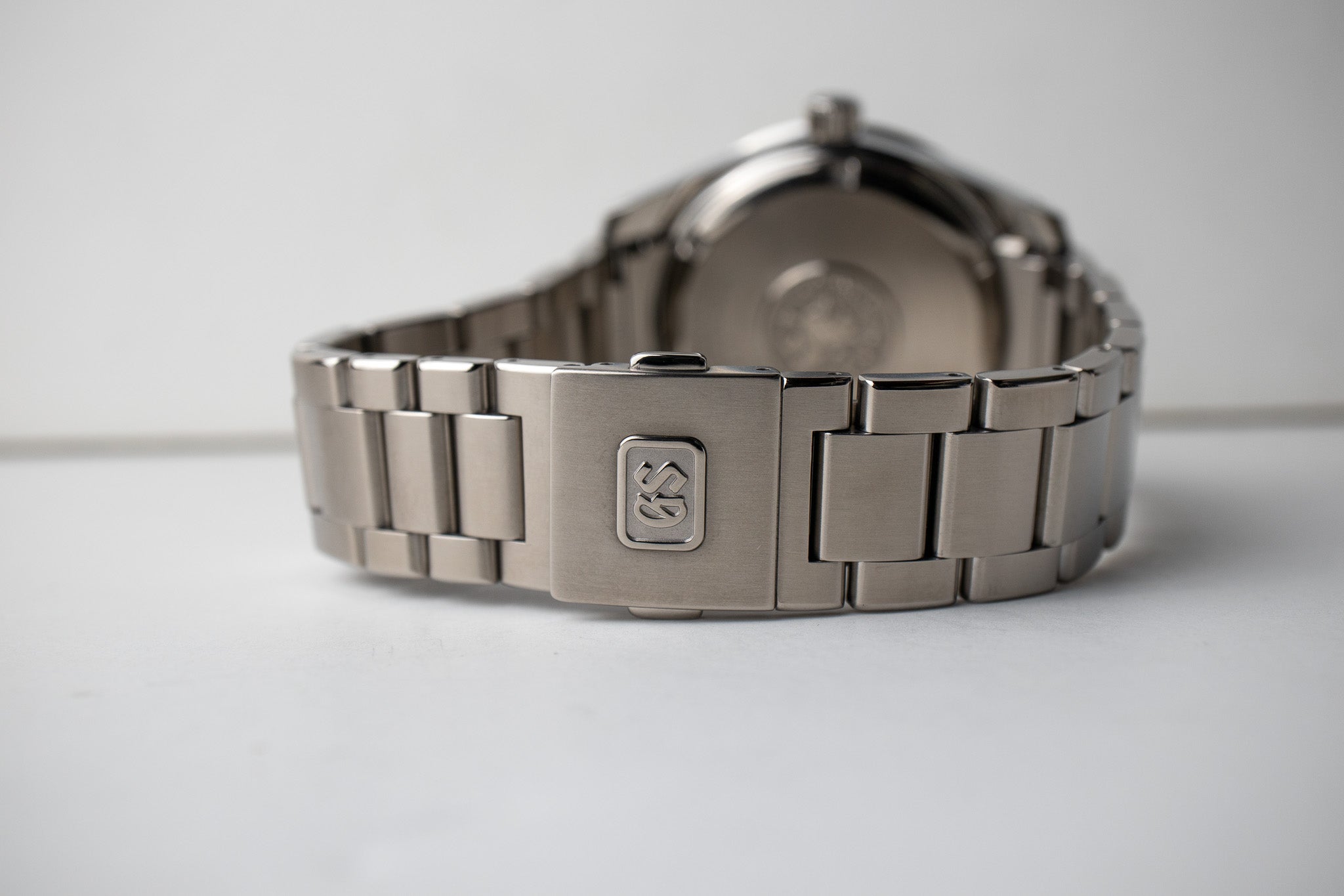 Grand Seiko SBGA147 titanium men's watch clasp 