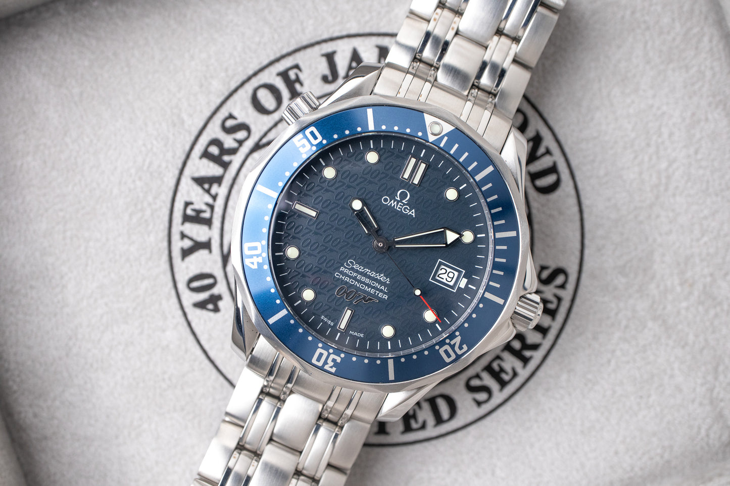 NOS Omega Seamaster 300m 007 James Bond 2537.80