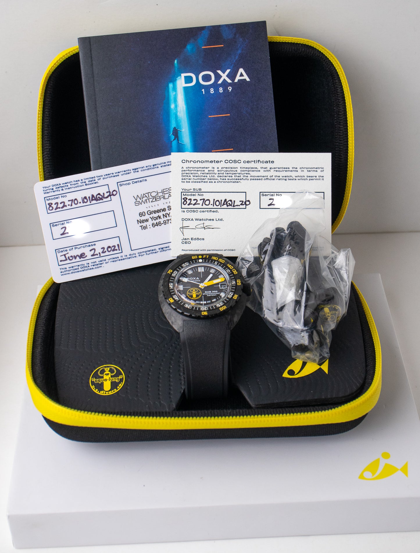 Doxa SUB 300 Carbon Aqua Lung US Divers Sharkhunter 822.70.101AQL.20