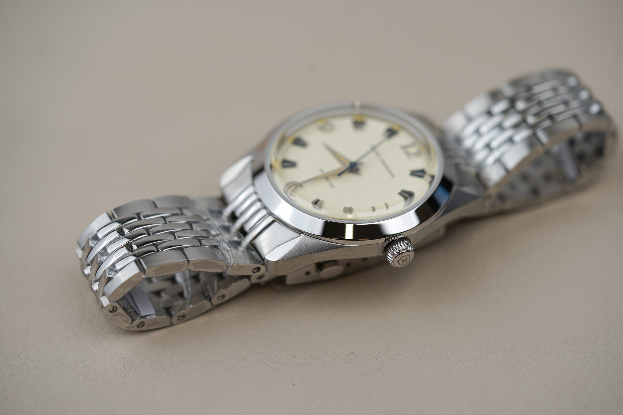 Nivada Grenchen Antarctic 38mm Eggshell Beige Luminova 32080A04