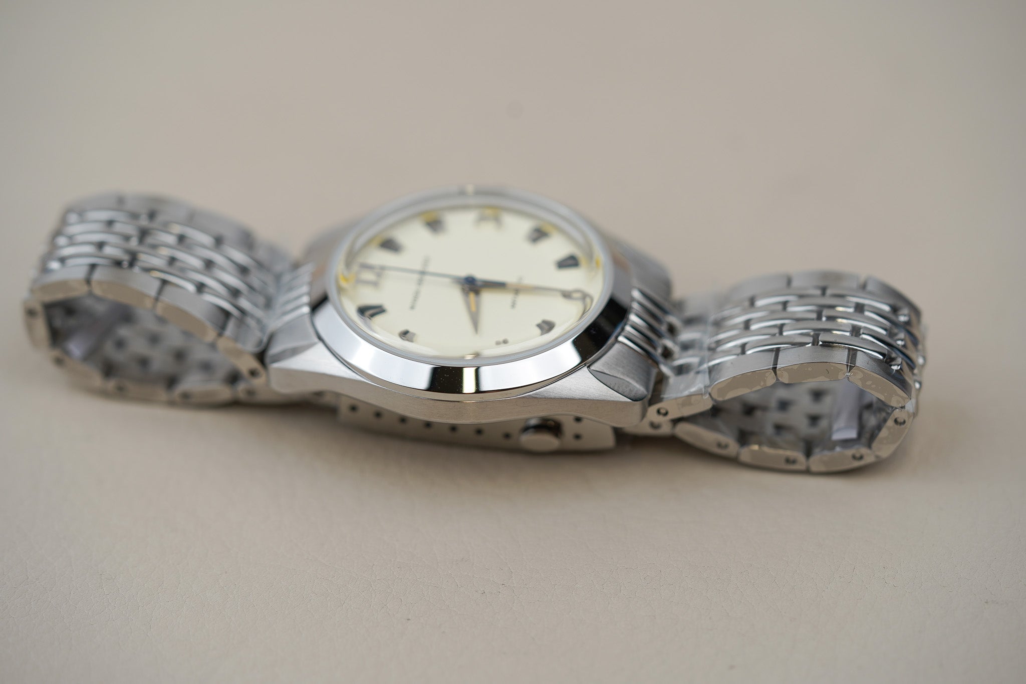 Nivada Grenchen Antarctic 38mm Eggshell Beige Luminova 32080A04