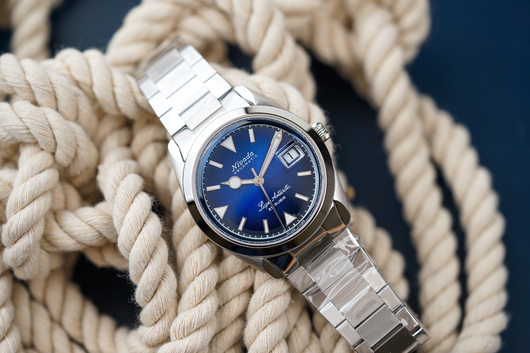 Nivada Grenchen Antarctic Blue Date 38mm 32076A20 Flat Link