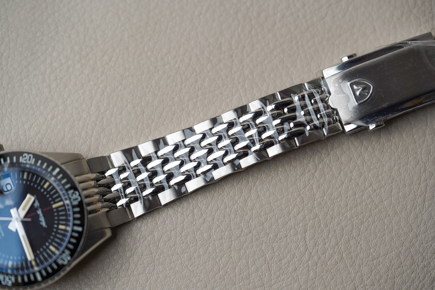 Nivada Grenchen Antarctic Diver Beads of Rice 32038A04