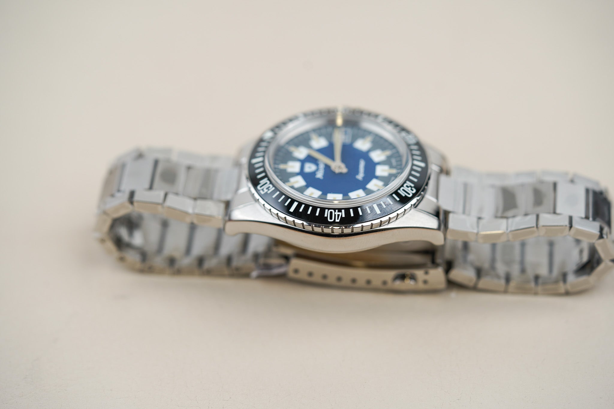 Nivada Grenchen Aquamar Vintage Flat Link 32062A20