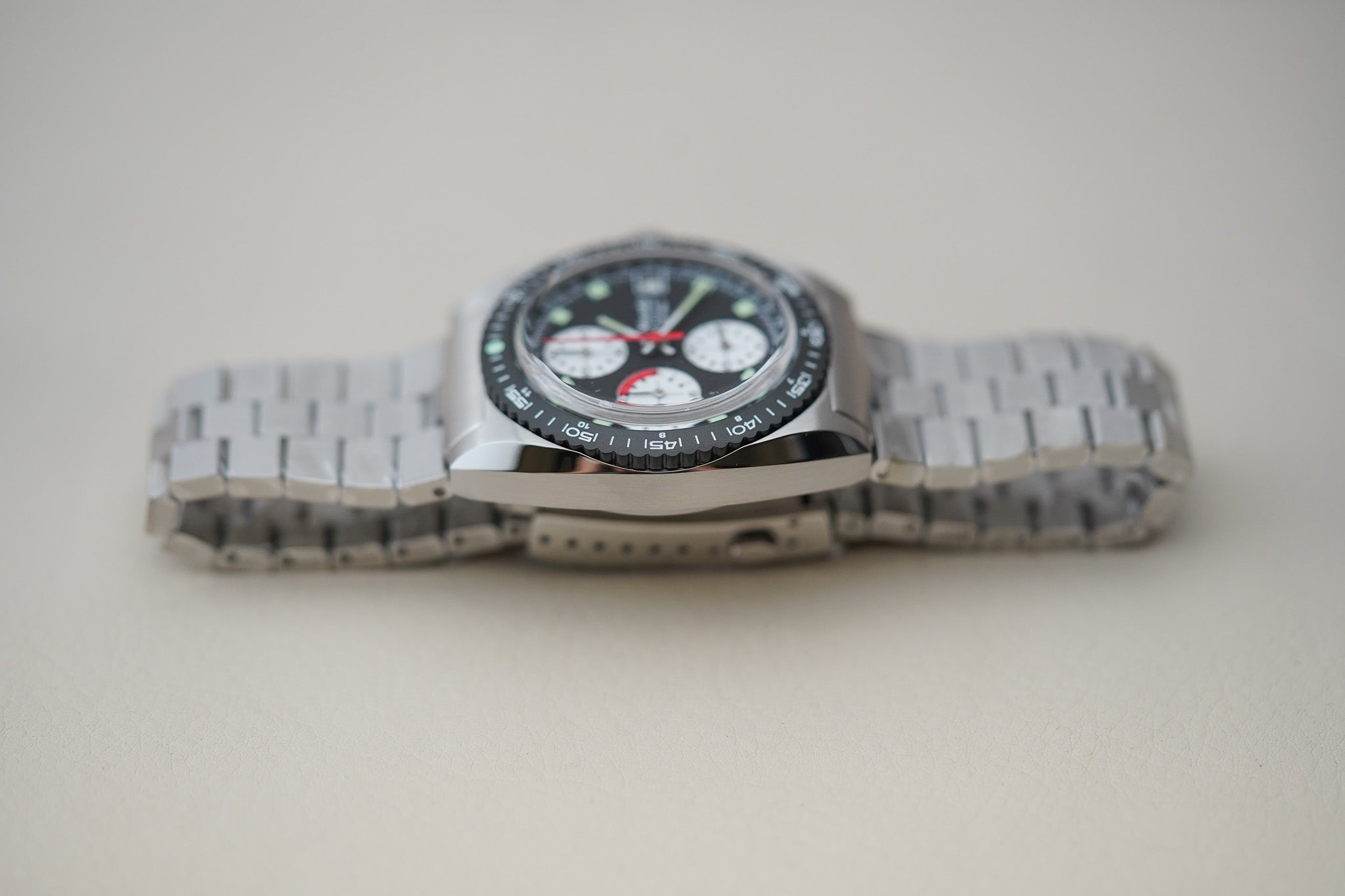 Nivada Grenchen Autochron Mecaquartz Reverse Panda 77007Q45