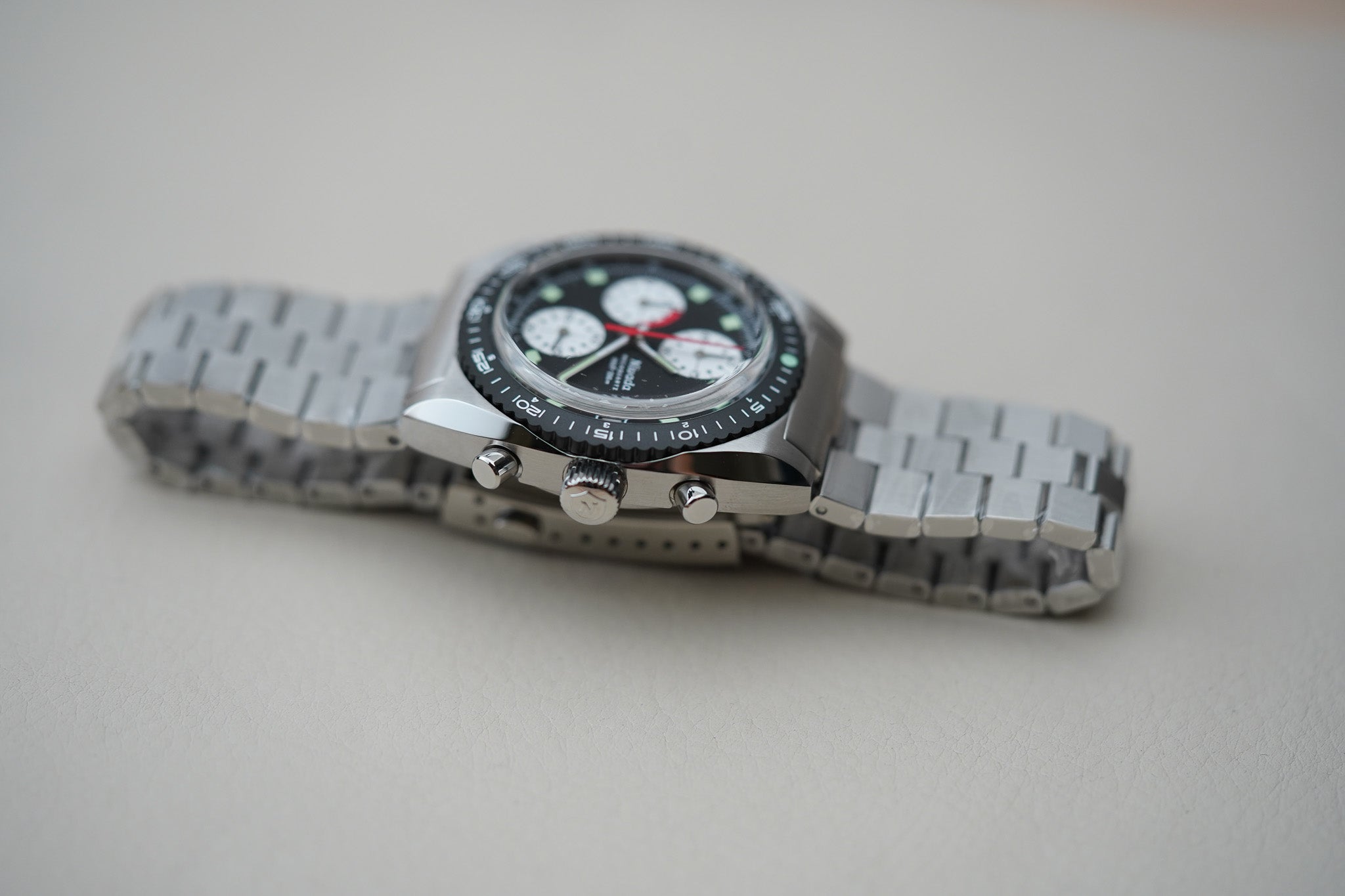 Nivada Grenchen Autochron Mecaquartz Reverse Panda 77007Q45