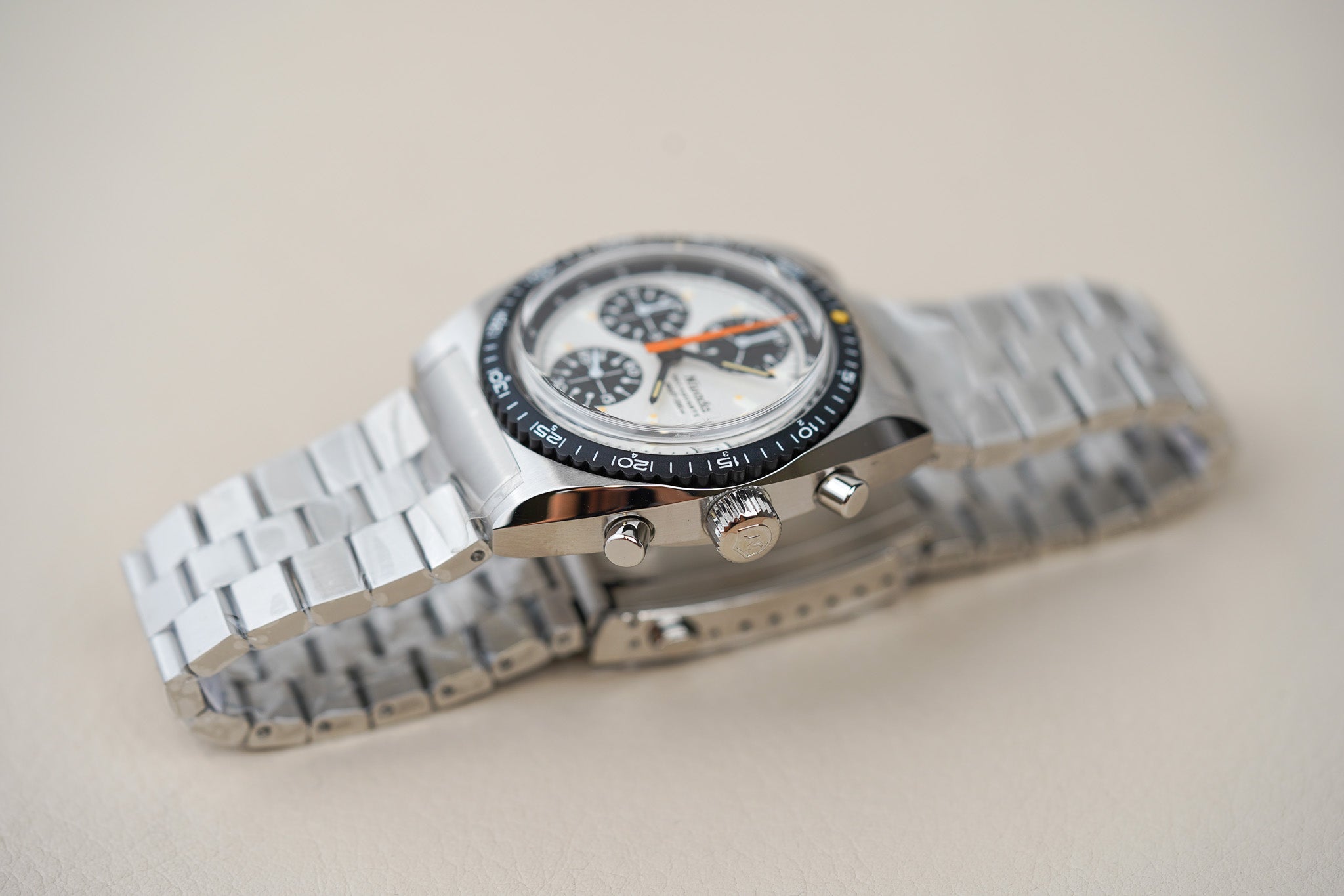 パンナコッタ Just a Minute with the Nivada Grenchen X Worn & Wound Datomaster