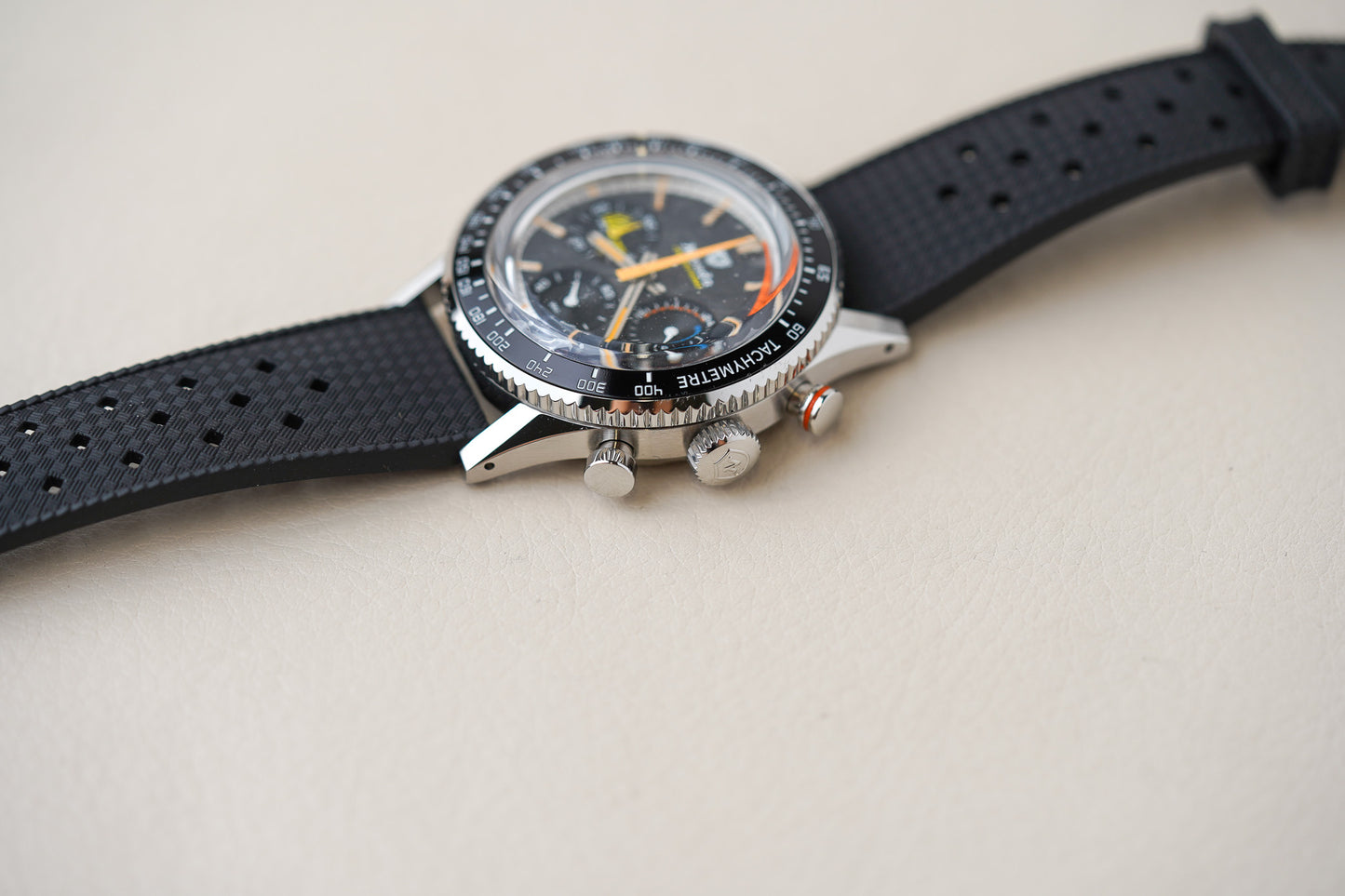 Nivada Grenchen Chronoking MecaQuartz Racing Carbon 87049Q01