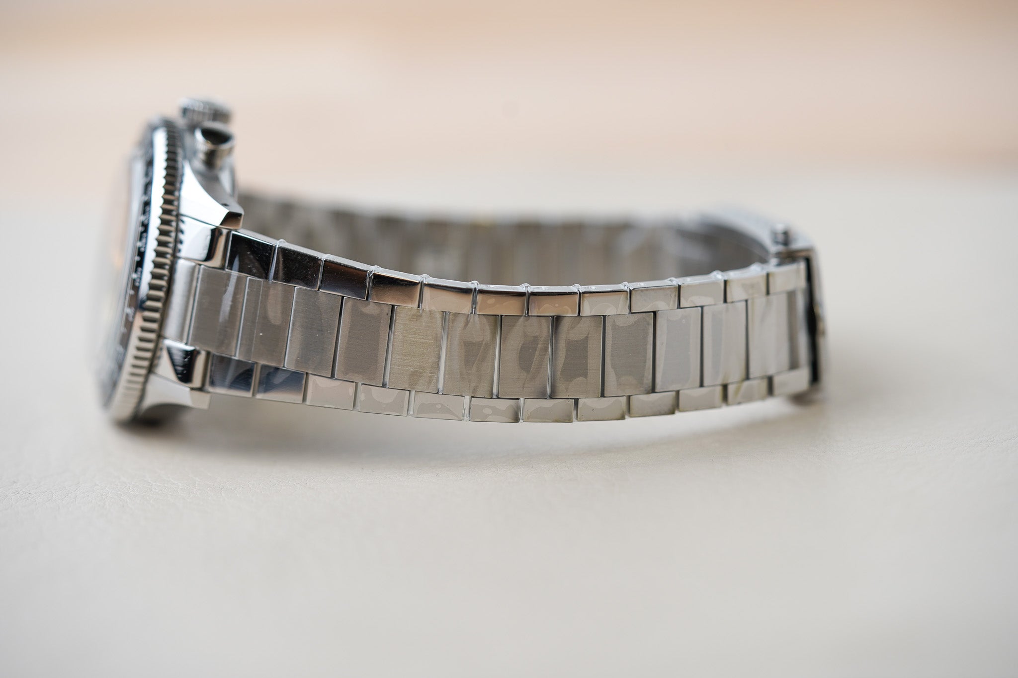 グルルネコ Helica 42 'Wave MOP' – Zelos Watches