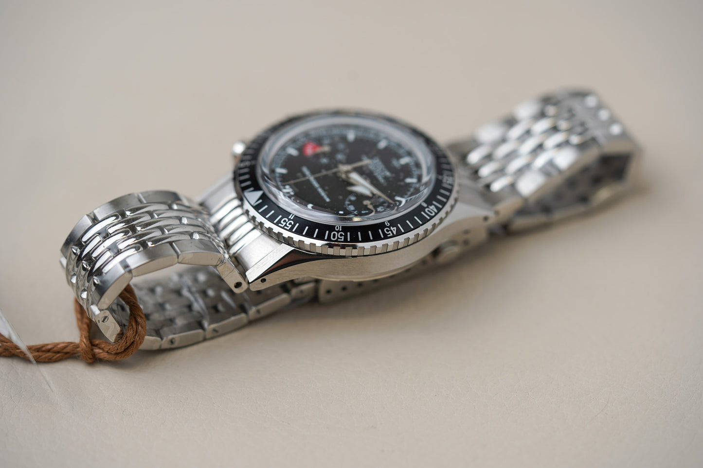 Nivada Grenchen Chronomaster White INTER.BEZEL Manual 86007WM04LC