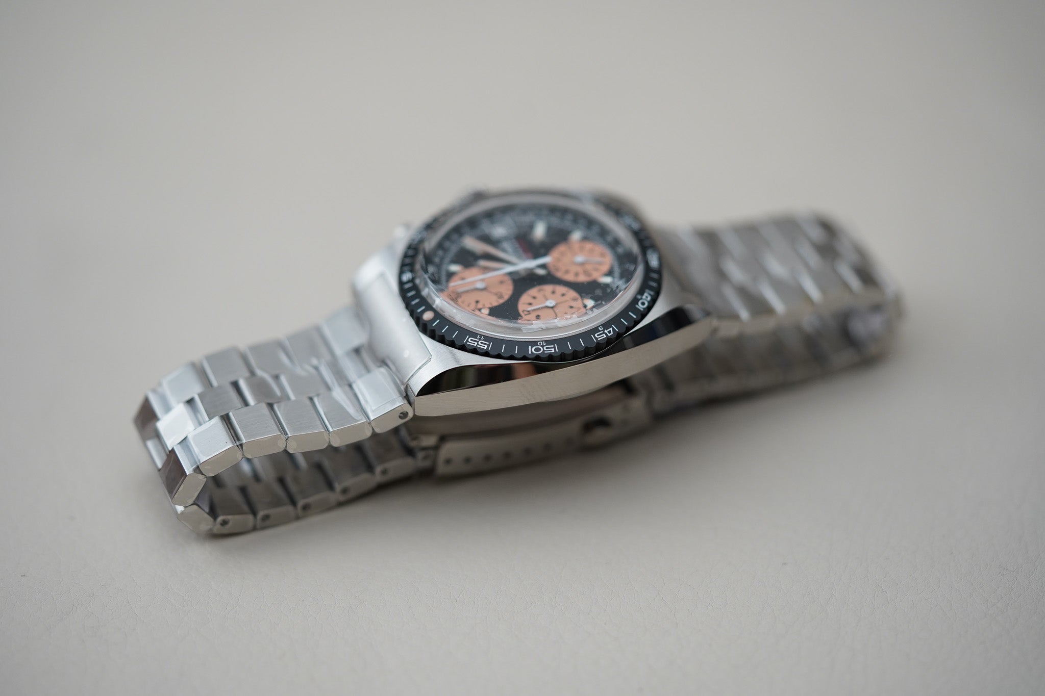 Nivada Grenchen Chronosport Mecaquartz Salmon 77002Q45 – Belmont