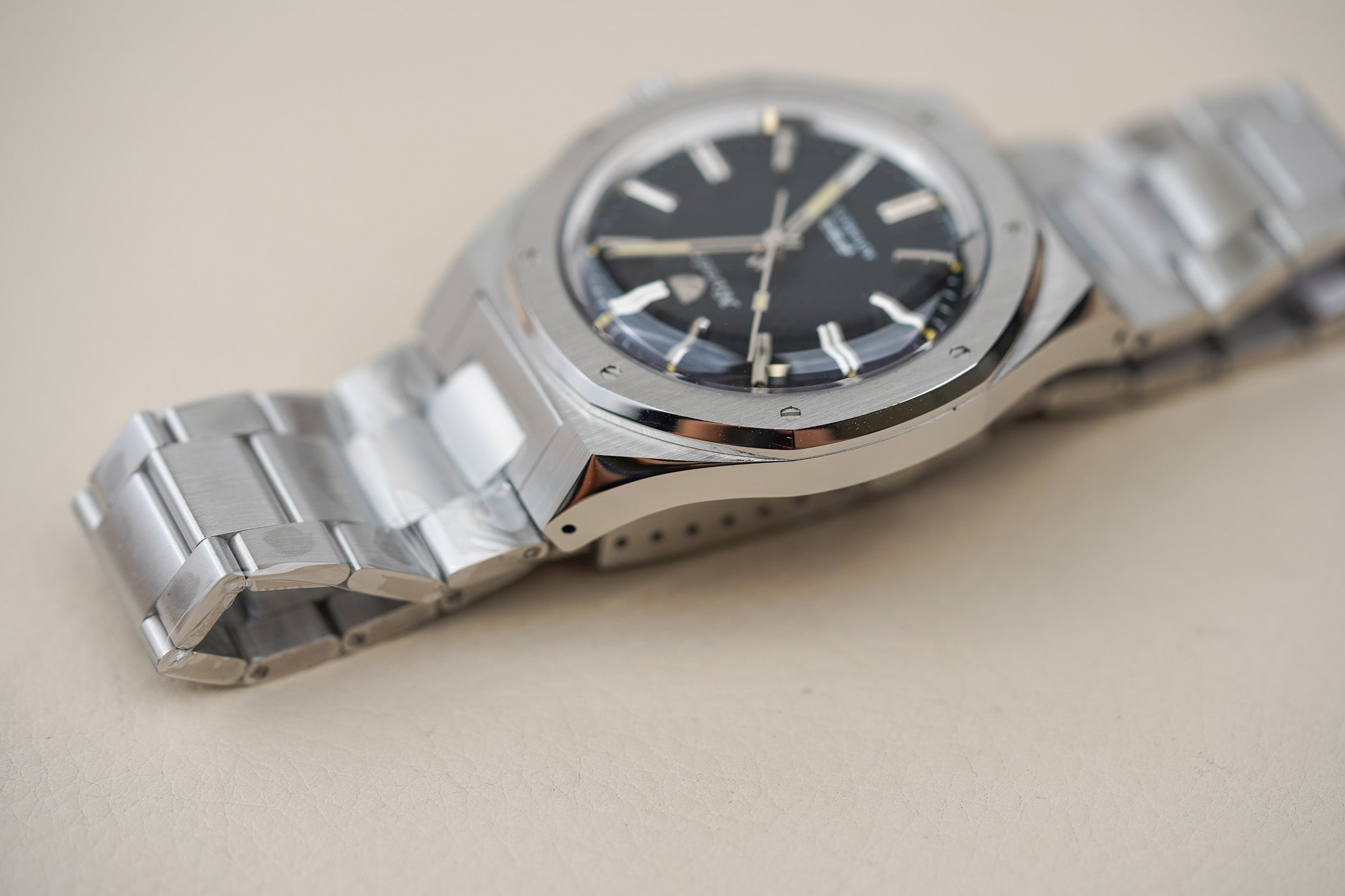 Nivada Grenchen F77 41mm Black Dial No Date 68041A77A