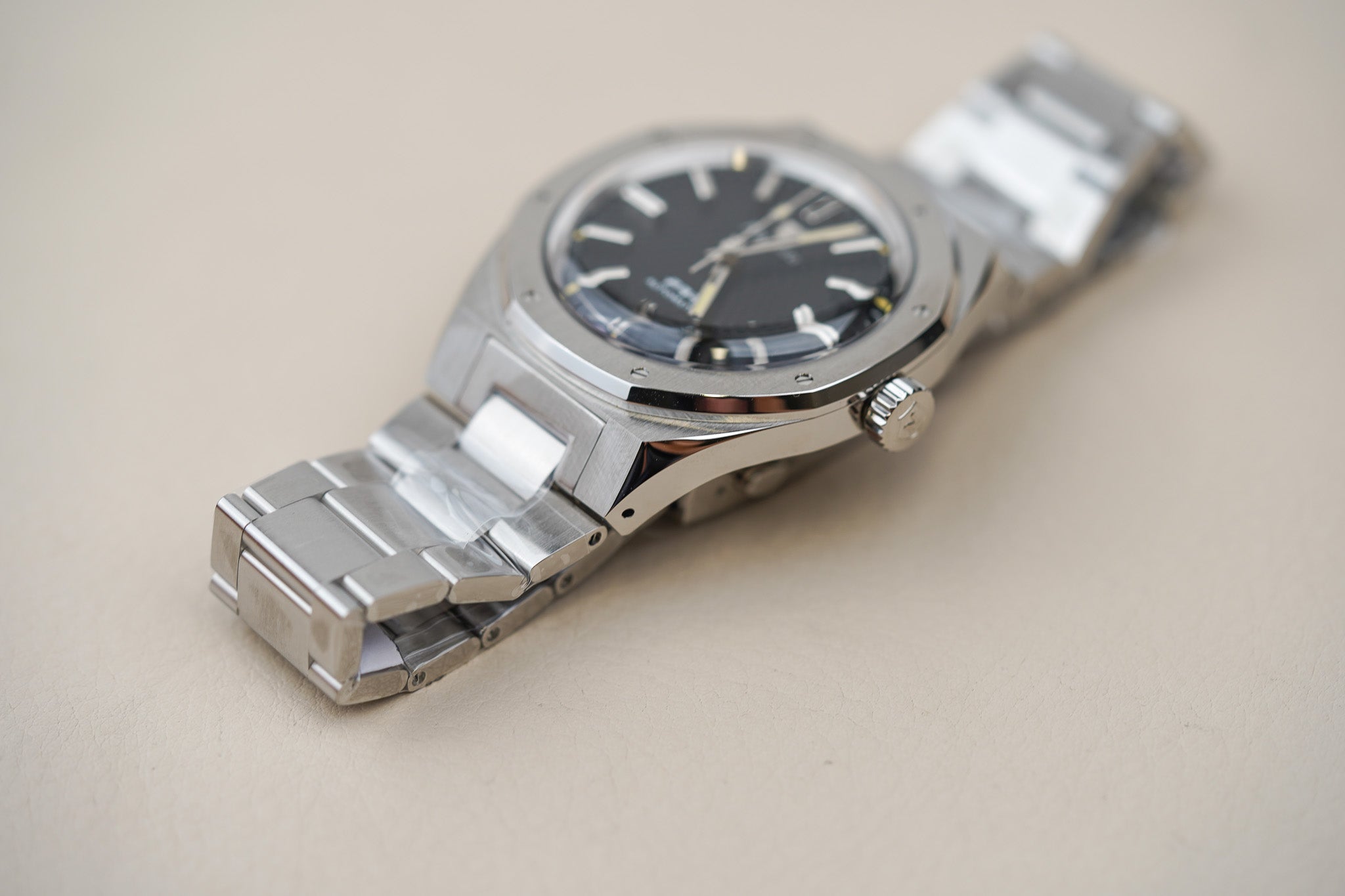 Nivada Grenchen F77 41mm Black Dial No Date 68041A77A – Belmont