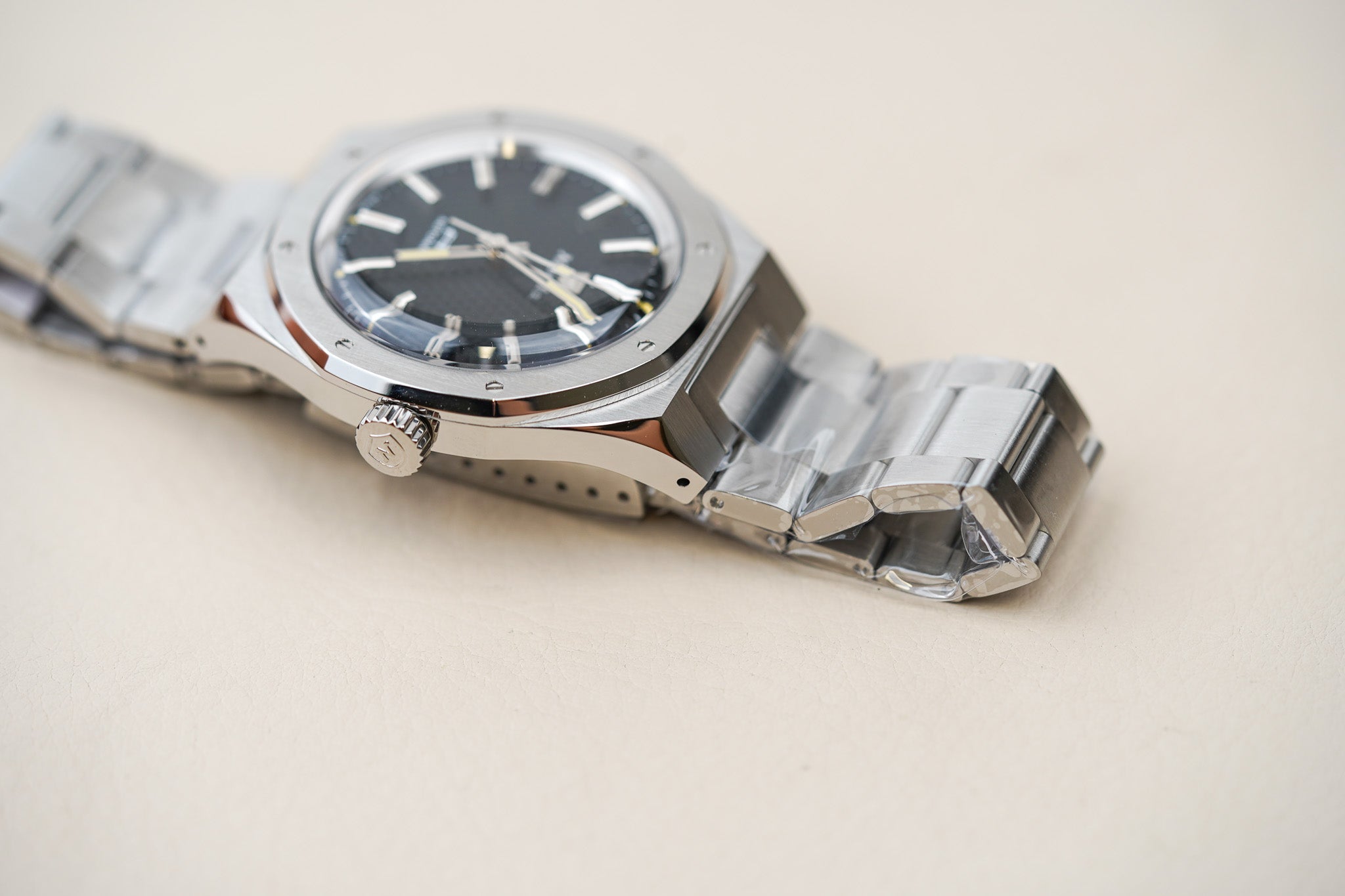 Nivada Grenchen F77 41mm Black Dial No Date 68041A77A