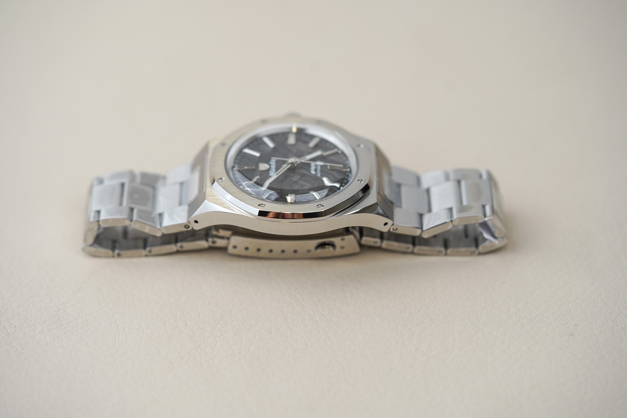Nivada Grenchen F77 41mm Meteorite Dial No Date 68041A77C Steel