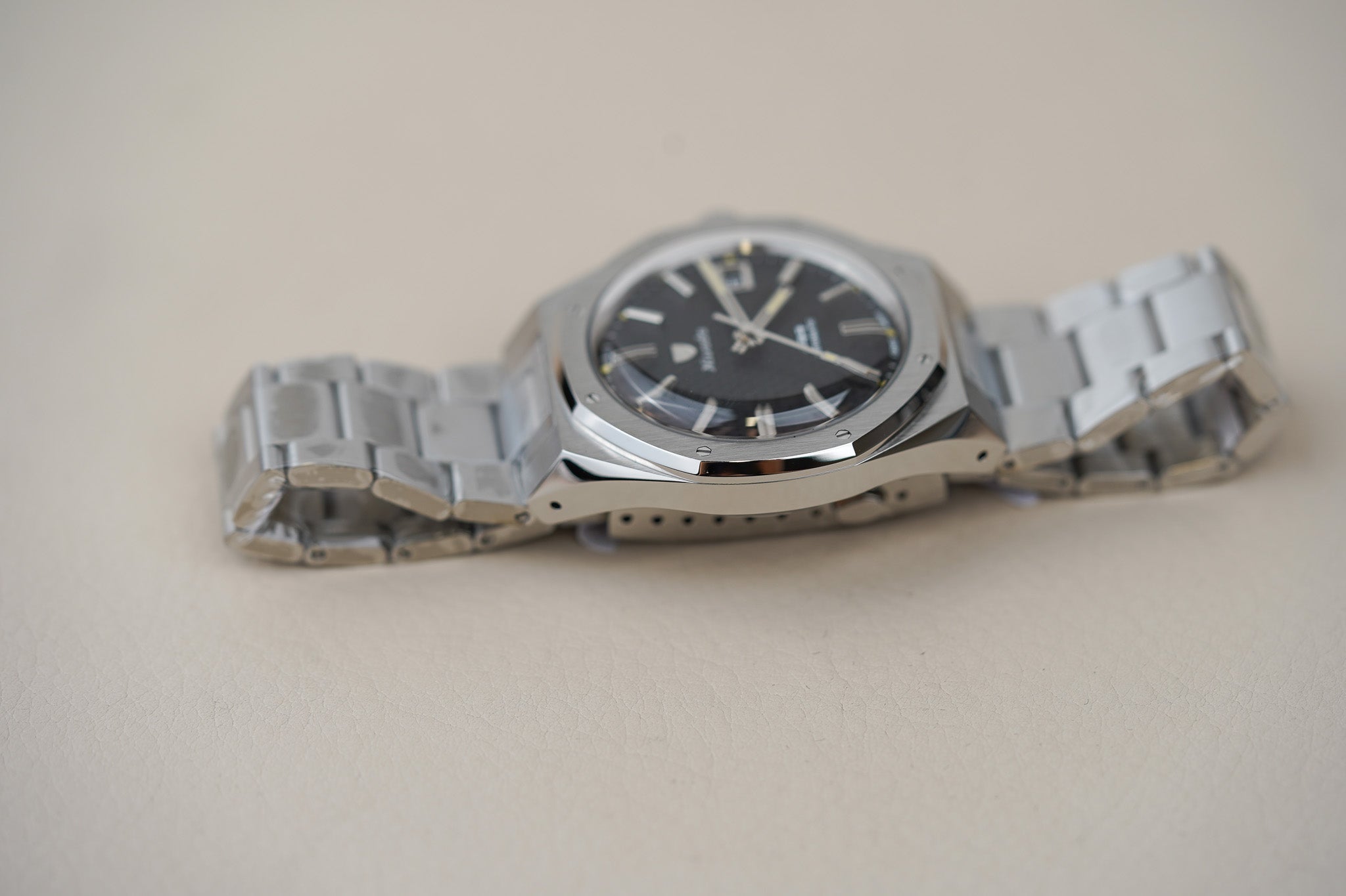 Nivada Grenchen F77 MK2 SST Beige Lume Black With Date Dial 69010A77