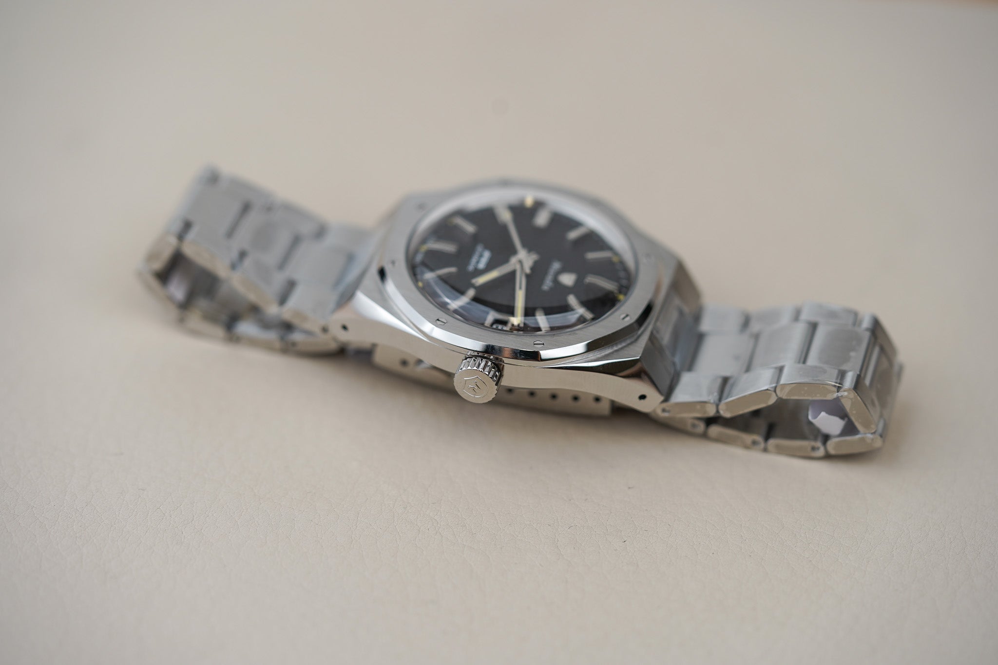 Nivada Grenchen F77 MK2 SST Beige Lume Black With Date Dial 69010A77