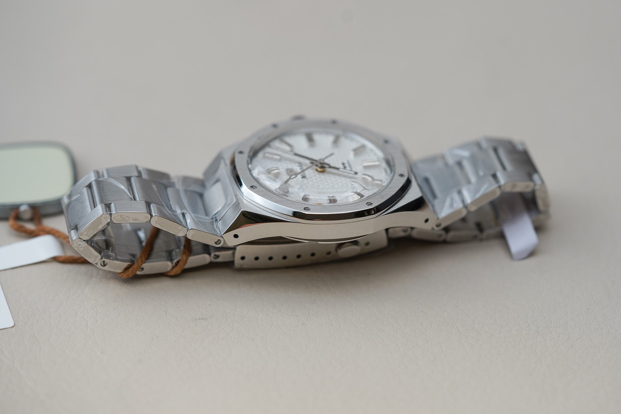 Nivada Grenchen F77 MK2 SST White Dial No Date 68046A77