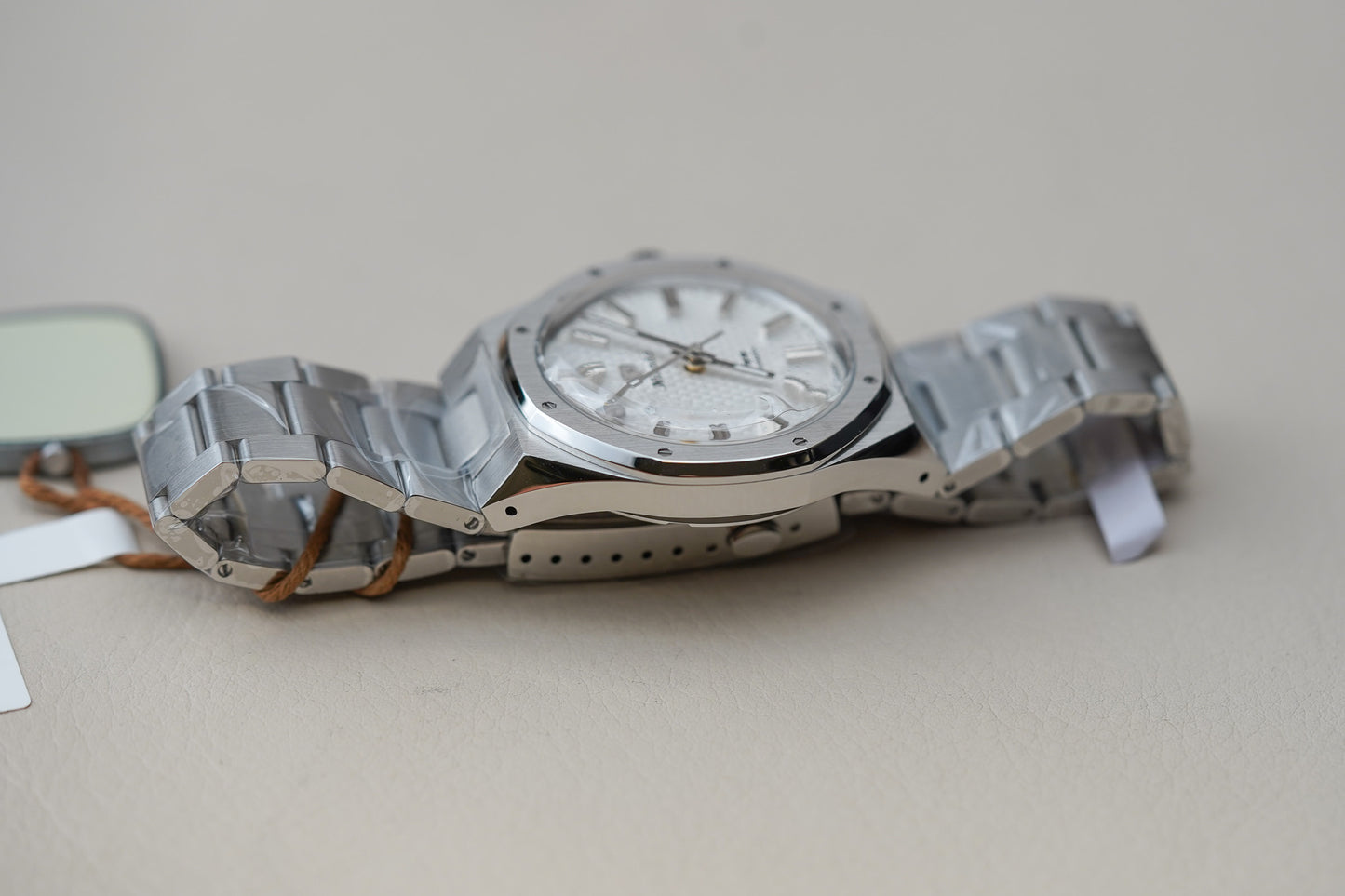 Nivada Grenchen F77 MK2 SST White Dial No Date 68046A77